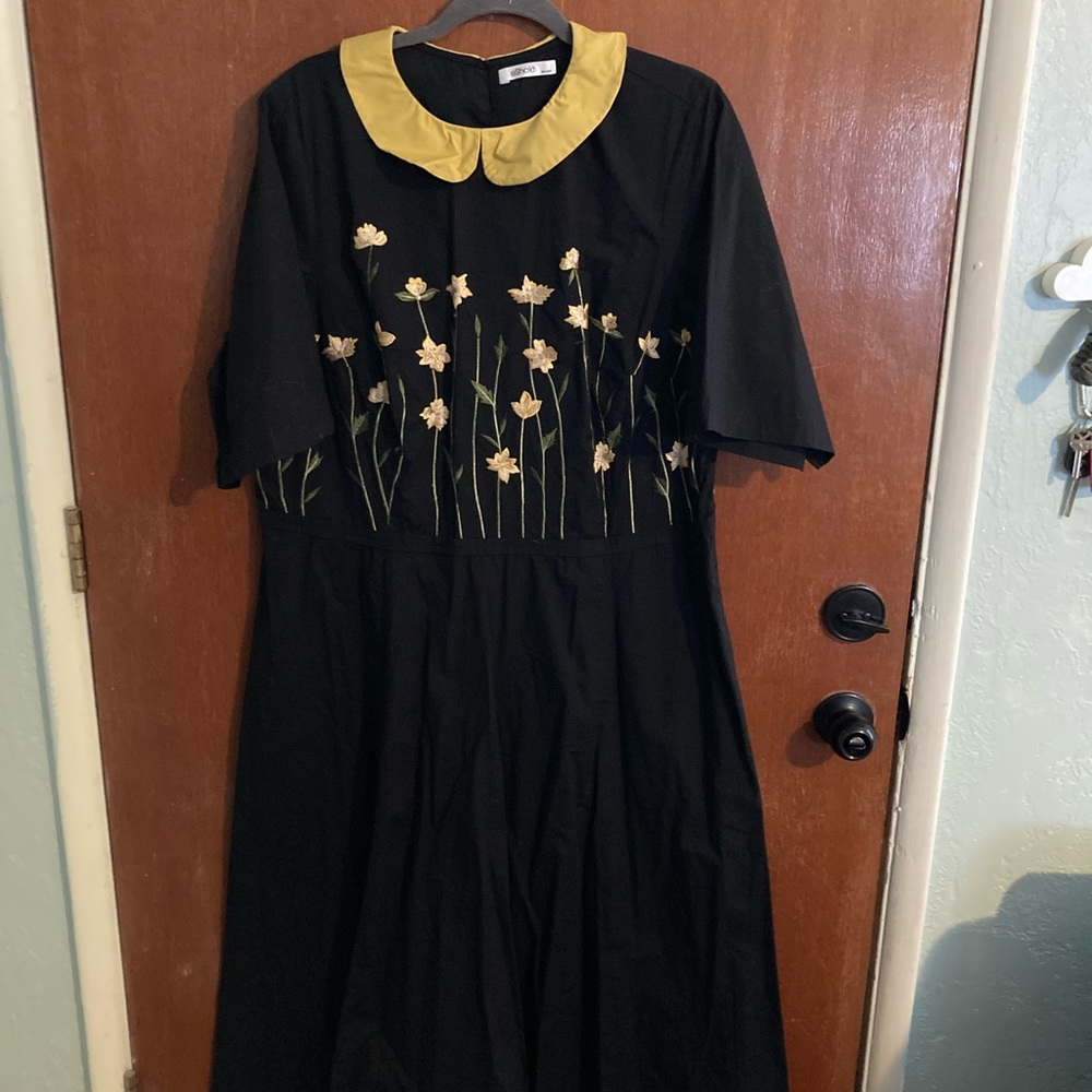 Twee Black and yellow Peter Pan Collared flower dress